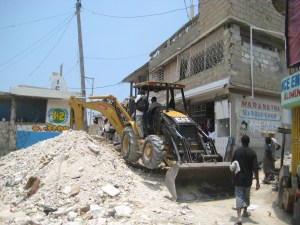 delmas32debrisinstreet